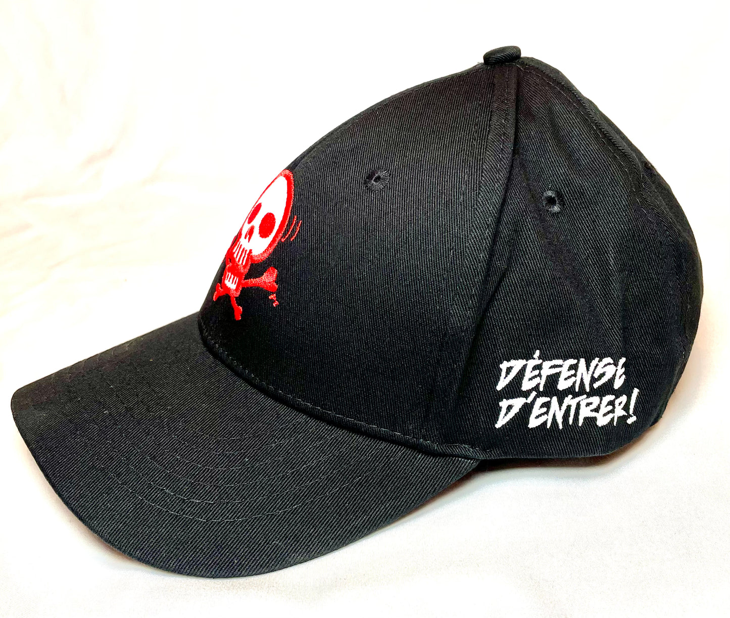 Official DNE (Défense d'entrer!) baseball cap